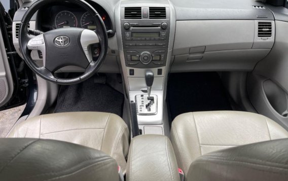 Sell  2013 Toyota Corolla Altis-8