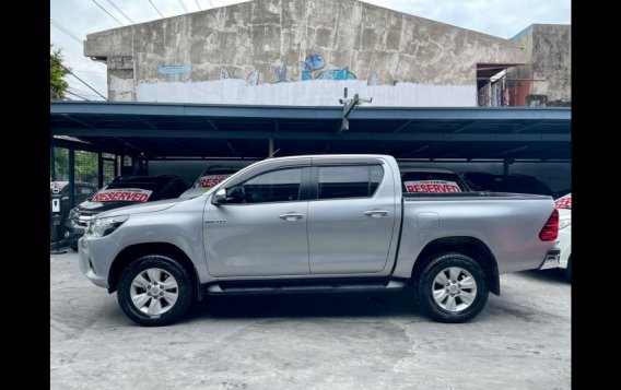 Selling Brightsilver Toyota Hilux 2020 in Las Piñas-2