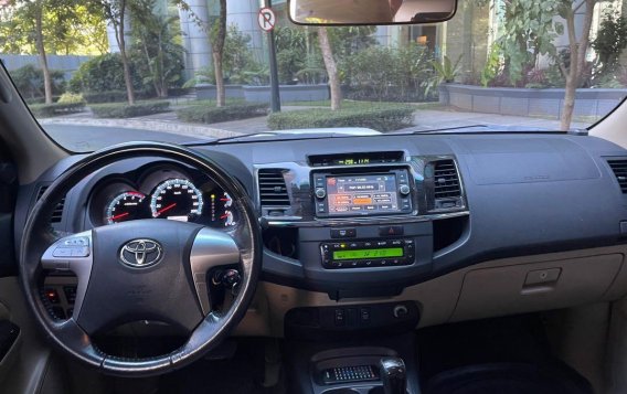 Selling Pearl White Toyota Fortuner 2014 in Makati-7