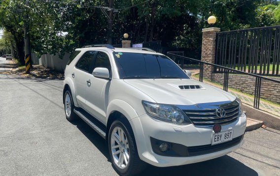 Selling Pearl White Toyota Fortuner 2014 in Makati