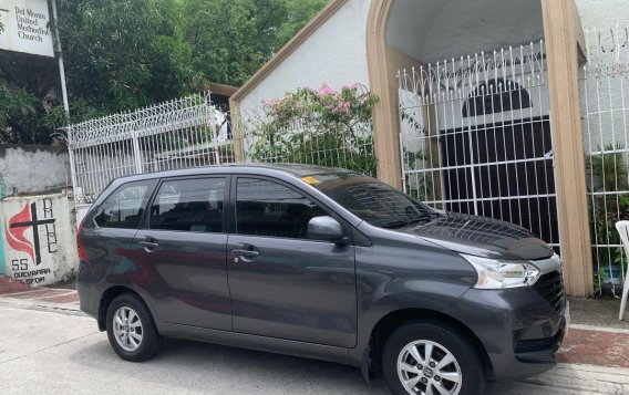 Selling Grey Toyota Avanza 2016 in Manila-4