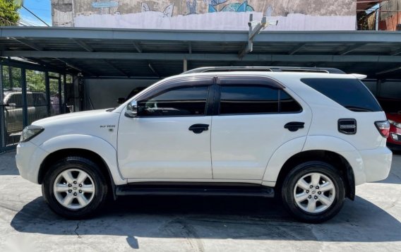 Selling Toyota Fortuner 2010 -2