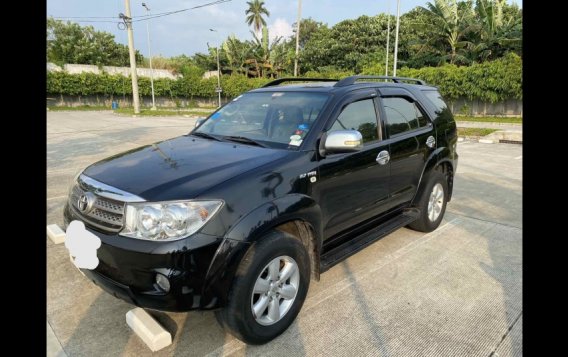 Selling Black Toyota Fortuner 2010 in Lipa