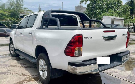 White Toyota Hilux 2018-9