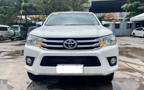 White Toyota Hilux 2018-1