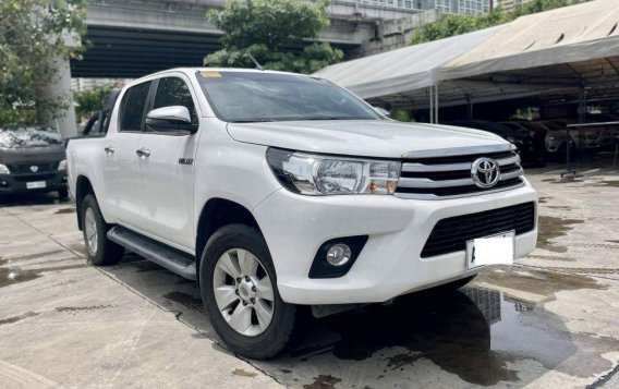 White Toyota Hilux 2018
