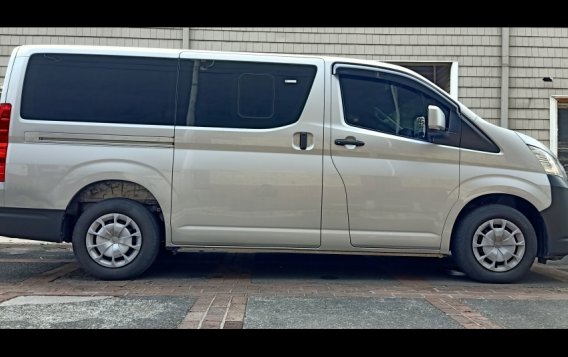 Selling Silver Toyota Hiace 2019 in Cainta-3