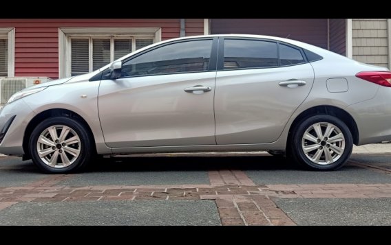 Selling Brightsilver Toyota Vios 2019 in Cainta-7