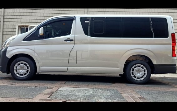 Selling Silver Toyota Hiace 2019 in Cainta-13