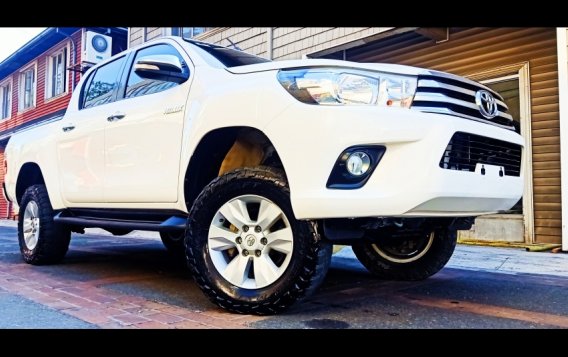 White Toyota Hilux 2017 for sale in Cainta-2