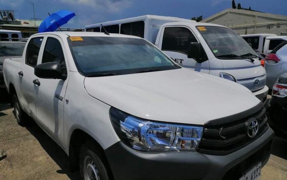  White 2019 Toyota Hilux