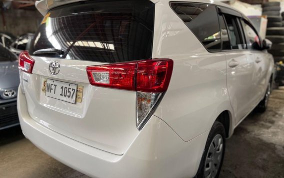 White Toyota Innova 2019-2