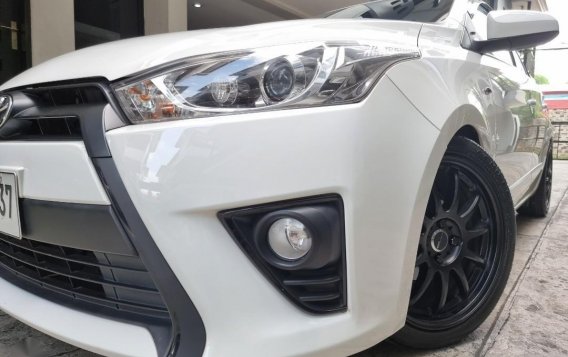 White Toyota Yaris 2015 -7