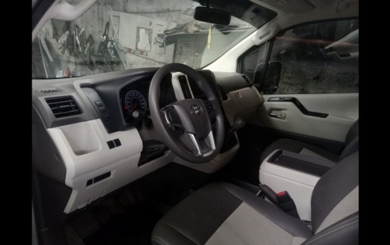 Toyota Hiace 2019 Van -7