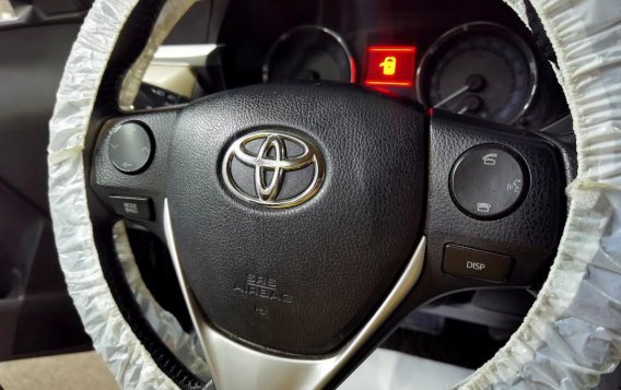 Selling Toyota Altis 2015-9