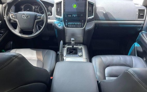 Toyota Land Cruiser 2017-6