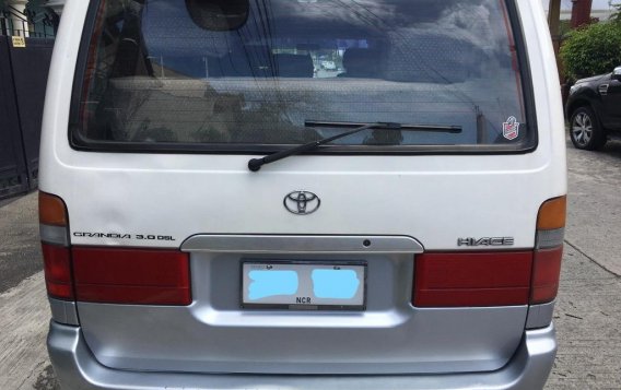  Toyota Hiace Super Grandia 2001-5