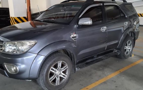 Sell 2010 Toyota Fortuner -1