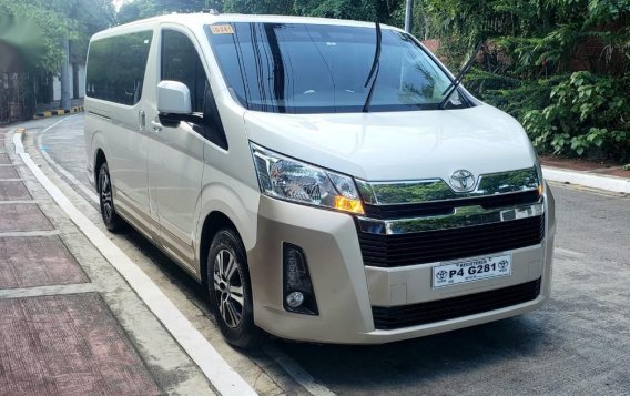 Selling White Toyota Hiace 2020-1