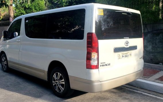 Selling White Toyota Hiace 2020-4