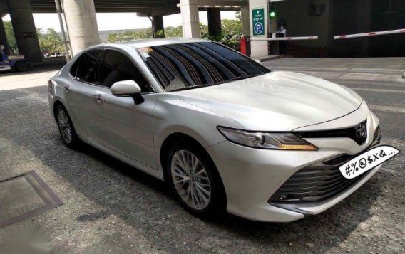 Pearl White Toyota Camry 2020-0