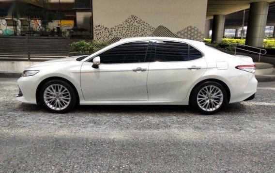 Pearl White Toyota Camry 2020-4