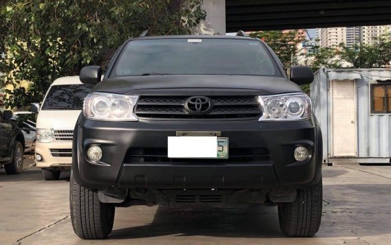 Selling Toyota Fortuner 2010-1