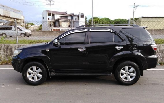 Selling Black Toyota Fortuner 2010 in Manila-2
