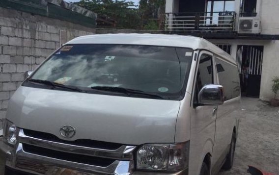 Selling White Toyota Hiace Super Grandia 2017 -7