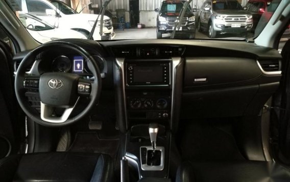 Selling Toyota Fortuner 2017-4