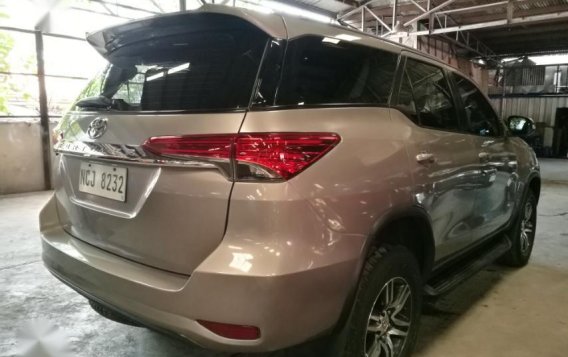 Selling Toyota Fortuner 2017-8