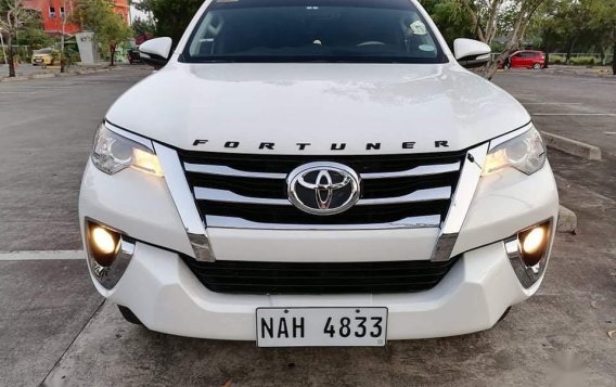 Selling White Toyota Fortuner 2017-8