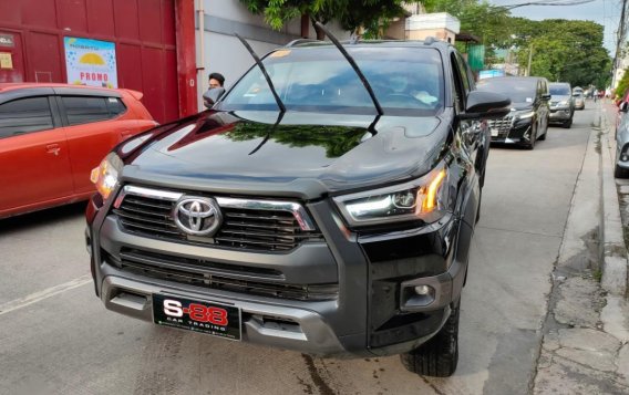 Selling Toyota Hilux 2021-1