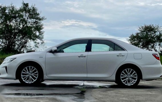 Pearl White Toyota Camry 2017 for sale in Makati-4