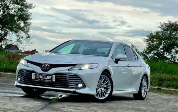 White Toyota Camry 2019 for sale Automatic-2