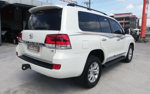 Sell White Toyota Land Cruiser -5