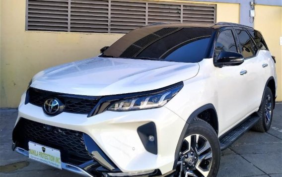 Selling White Toyota Fortuner 2021 in Manila