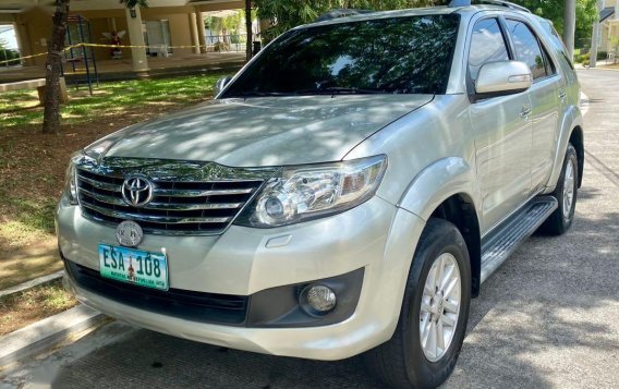 Selling White Toyota Fortuner 2012 