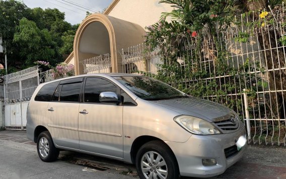 Silver Toyota Innova 2011 -3