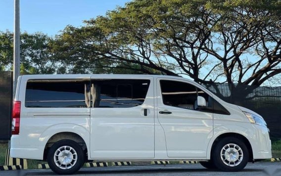 Selling White Toyota Hiace 2020