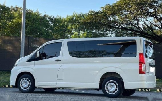 Selling White Toyota Hiace 2020-4