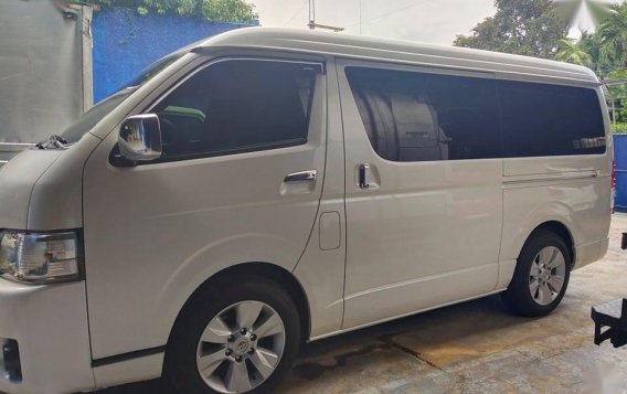 Selling Toyota Hiace Super Grandia 2016 -2