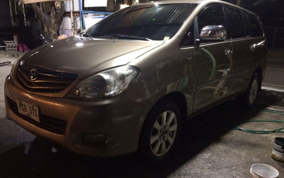 Sell 2010 Toyota Innova-9