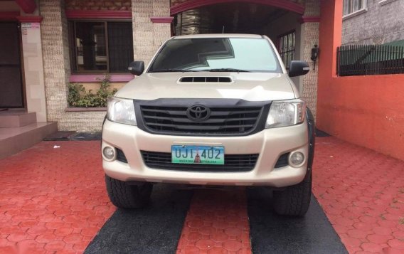 Sell 2013 Toyota Hilux -4