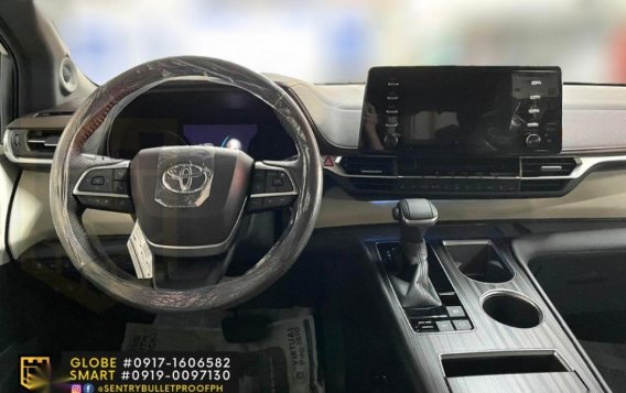 Pearlwhite Toyota Sienna 2021 for sale in Makati-9