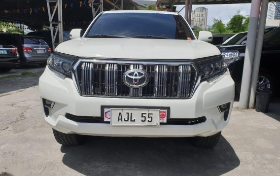 Selling White Toyota Prado 2010