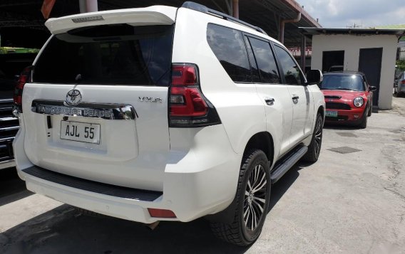 Selling White Toyota Prado 2010-8