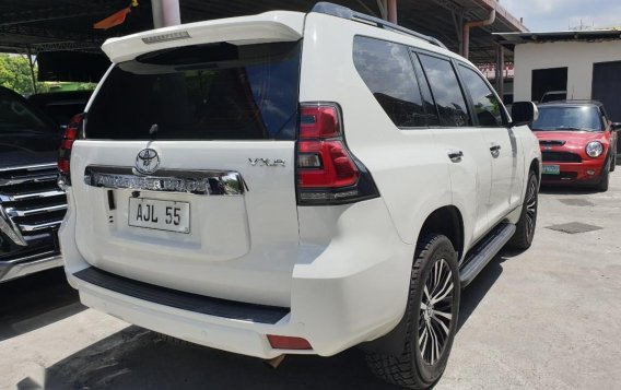 Selling White Toyota Prado 2010-6