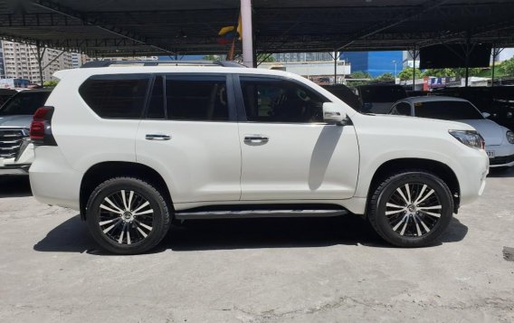 Selling White Toyota Prado 2010-7