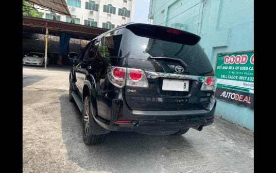 Selling Black Toyota Fortuner 2013 in Makati-3